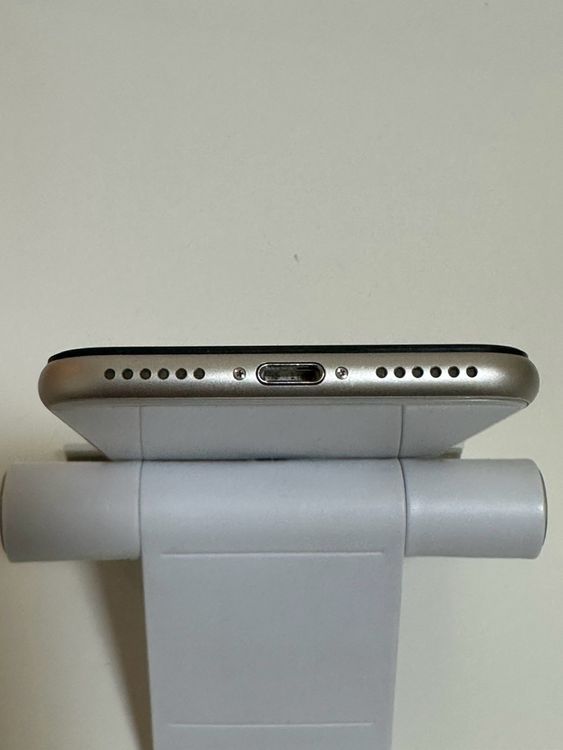 ��SIM�ե꡼ iPhoneSE ��3���� 128GB �������饤��