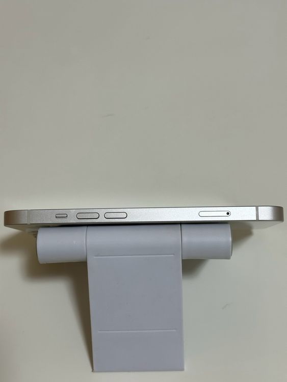 ���Хåƥ꡼83% SIM�ե꡼ iPhone14 128GB �������饤��