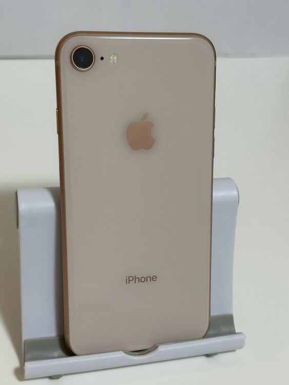 ���Хåƥ꡼88% SIM�ե꡼ iPhone8 64GB �������