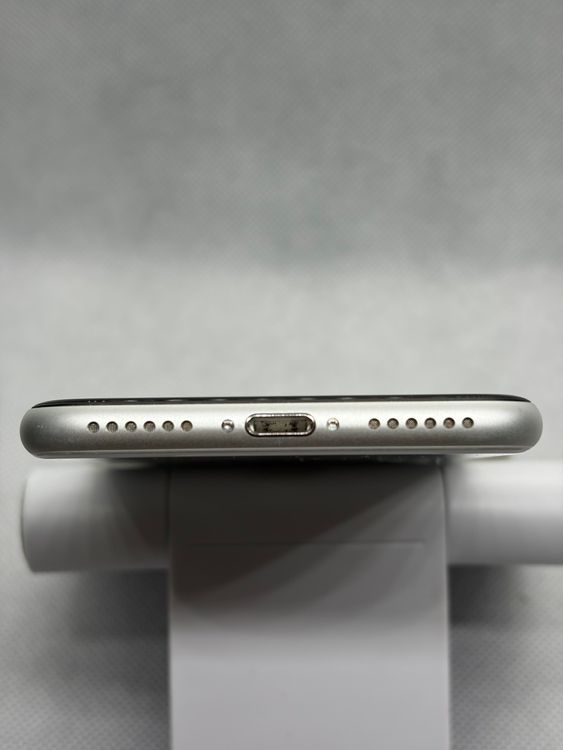 ������ SIM�ե꡼ iPhoneSE ��2���� 128GB �ۥ磻�� �Хåƥ꡼81%