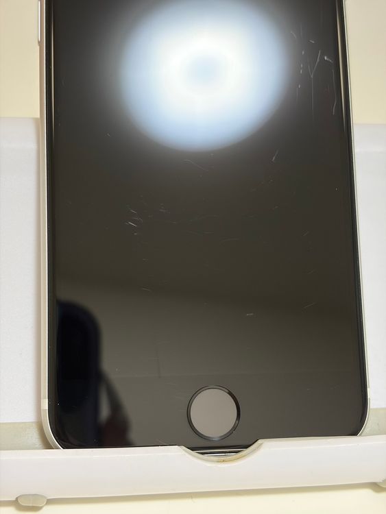 ���Хåƥ꡼82% SIM�ե꡼ iPhoneSE ��2���� 64GB �ۥ磻��