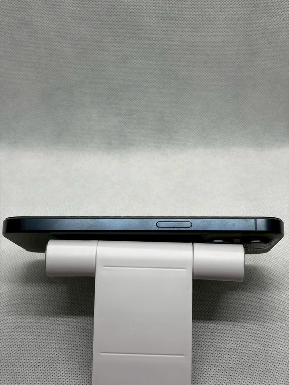 ��SIM�ե꡼ iPhone15Pro 128GB �֥�å������˥��� �Хåƥ꡼84%
