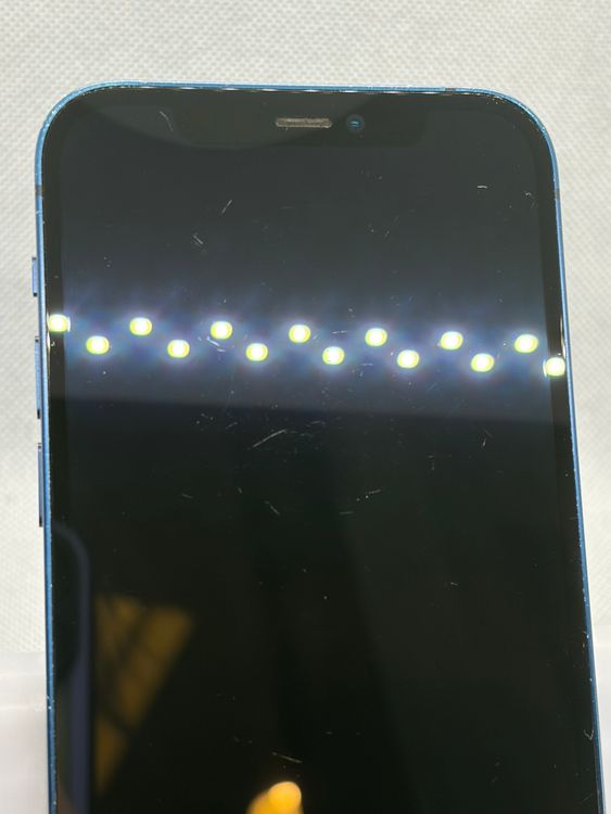 ���Хåƥ꡼83% SIM�ե꡼ iPhone12 64GB �֥롼