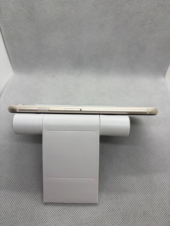 ���ϥԥͥ��ͥå� SIM�ե꡼ iPhoneSE ��3���� 64GB �������饤�� �Хåƥ꡼83%