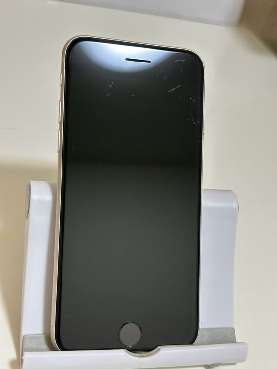 ���Хåƥ꡼83% SIM�ե꡼ iPhoneSE ��3���� 64GB �������饤��