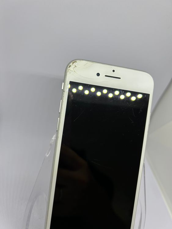 ��SIM�ե꡼ iPhone8  64GB ����С� �Хåƥ꡼81%