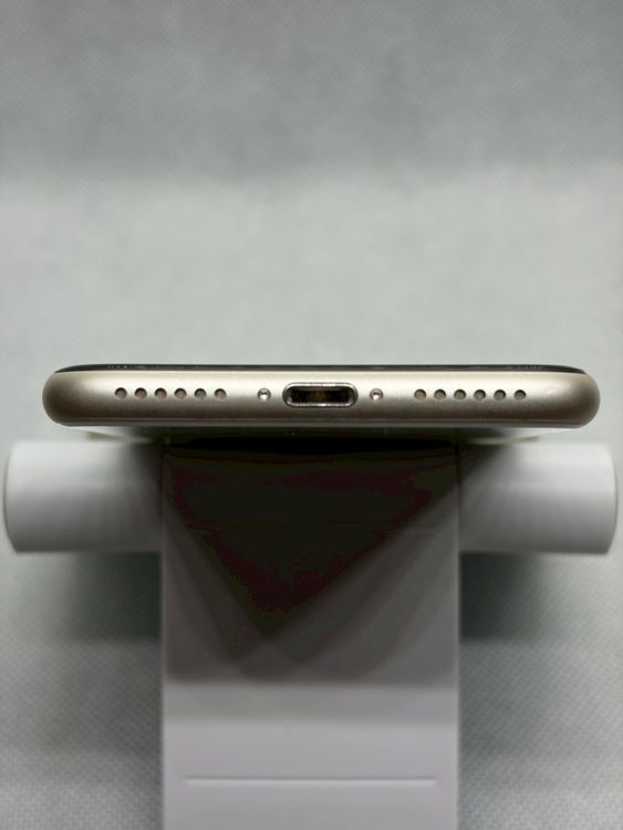 ���Хåƥ꡼82% SIM�ե꡼ iPhoneSE ��3���� 64GB �������饤��