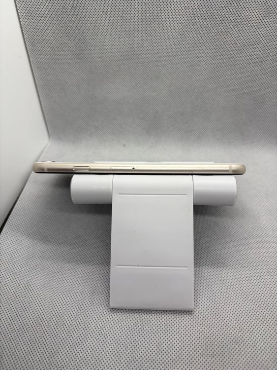 ��Ķ���� SIM�ե꡼ iPhoneSE ��3���� 64GB �������饤�� �Хåƥ꡼82%