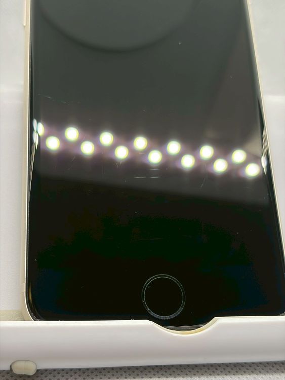 ���Хåƥ꡼85% SIM�ե꡼ iPhoneSE ��3���� 64GB �������饤��