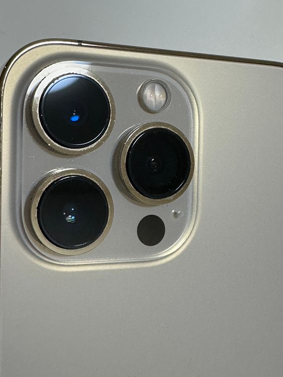 ���Хåƥ꡼81% SIM�ե꡼ iPhone13Pro 256GB �������