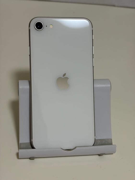 ���Хåƥ꡼83% SIM�ե꡼ iPhoneSE ��2���� 64GB �ۥ磻��