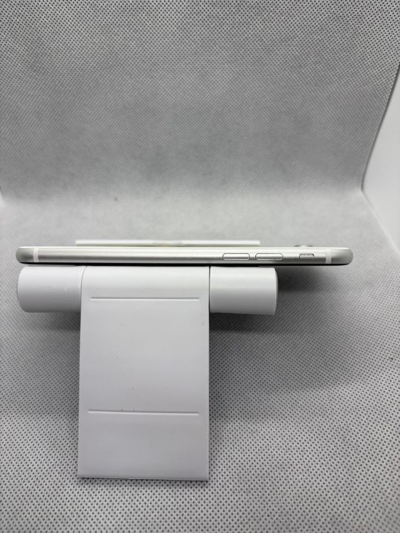 ���Хåƥ꡼93% SIM�ե꡼ iPhoneSE ��2���� 128GB �ۥ磻��