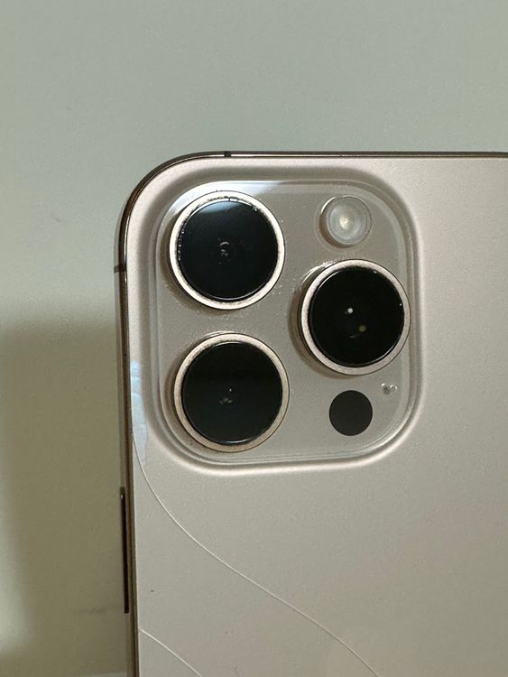 ���Хåƥ꡼89% SIM�ե꡼ iPhone16Pro 256GB �ǥ����ȥ����˥���