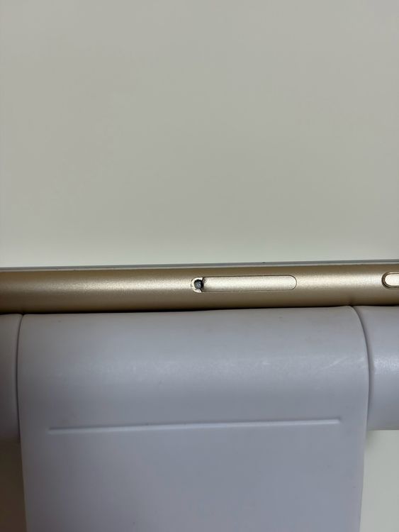 ���Хåƥ꡼84% SIM�ե꡼ iPhone7 32GB �������