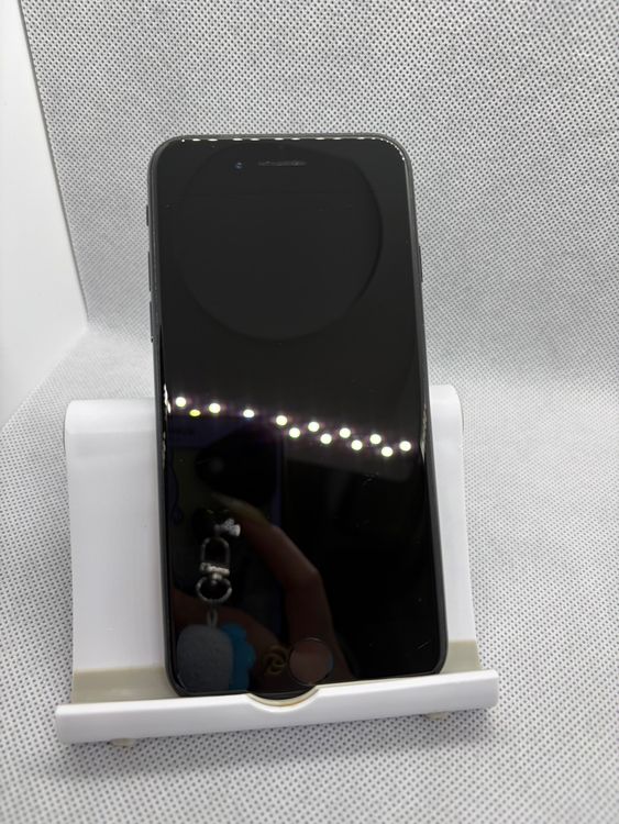 ���Хåƥ꡼92% SIM�ե꡼ iPhoneSE ��3���� 128GB �ߥåɥʥ���