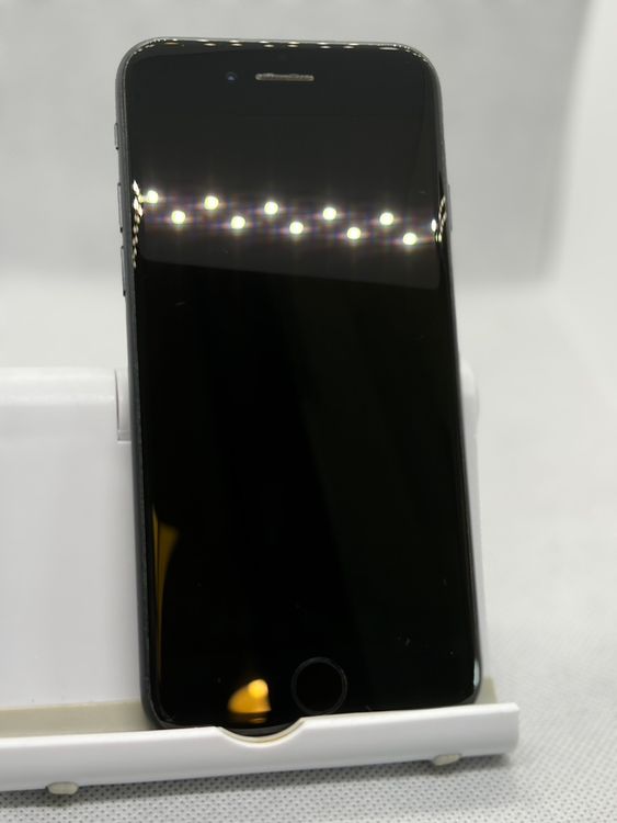 ��SIM�ե꡼ iPhoneSE ��3���� 128GB �ߥåɥʥ��� �Хåƥ꡼80%