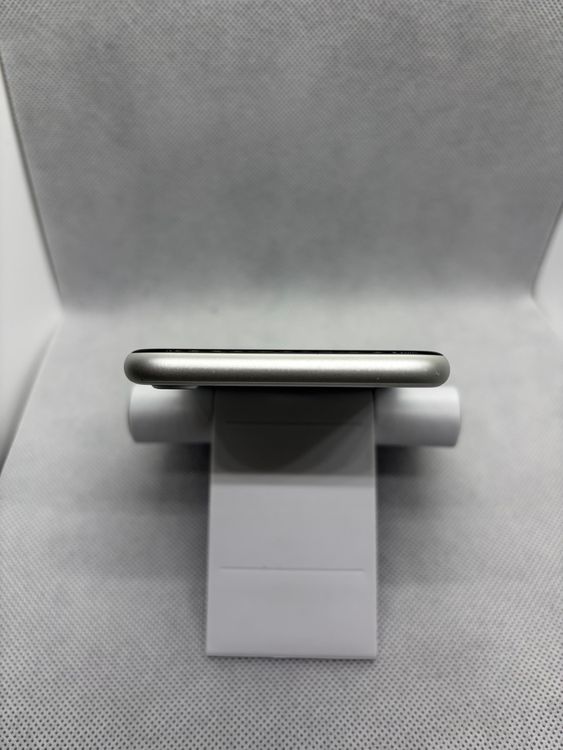 ���Хåƥ꡼93% SIM�ե꡼ iPhoneSE ��2���� 128GB �ۥ磻��