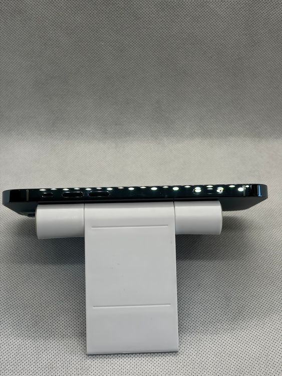 ���Хåƥ꡼84% SIM�ե꡼ iPhone12Pro 256GB �ѥ��ե��å��֥롼