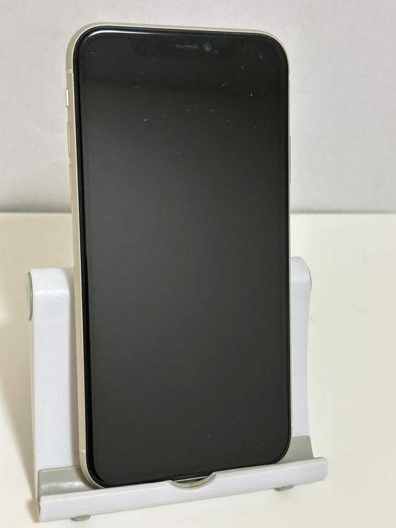 ���Хåƥ꡼86% SIM�ե꡼ iPhone11 64GB �ۥ磻��