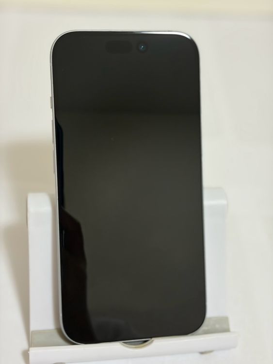 ���Хåƥ꡼84% SIM�ե꡼ iPhone15 128GB �֥롼