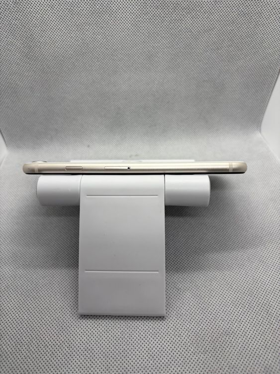 ���ϥԥͥ��ͥå� SIM�ե꡼ iPhoneSE ��3���� 64GB �������饤�� �Хåƥ꡼80%