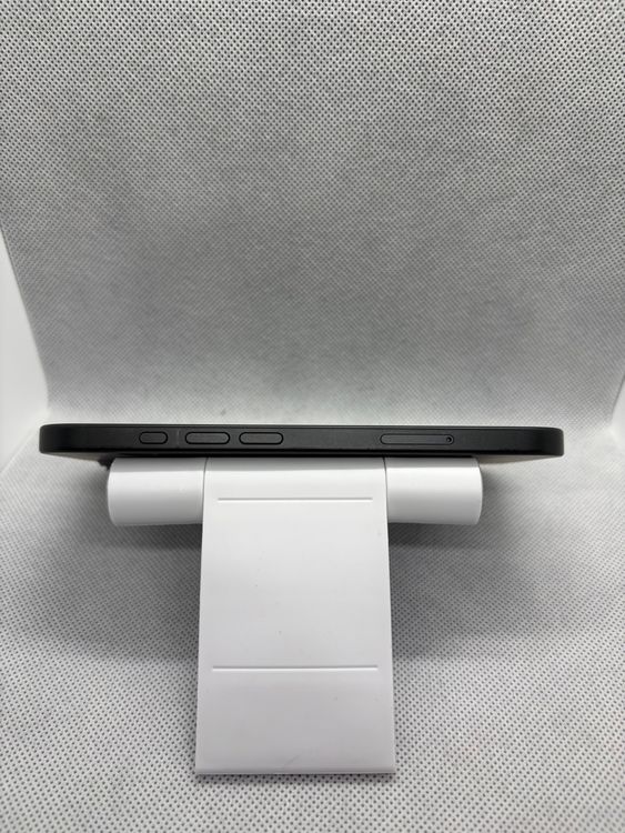 ���Хåƥ꡼91% SIM�ե꡼ iPhone16 256GB �֥�å�