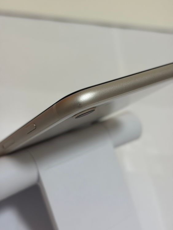 ���Хåƥ꡼84% SIM�ե꡼ iPhoneSE ��3���� 64GB �������饤��