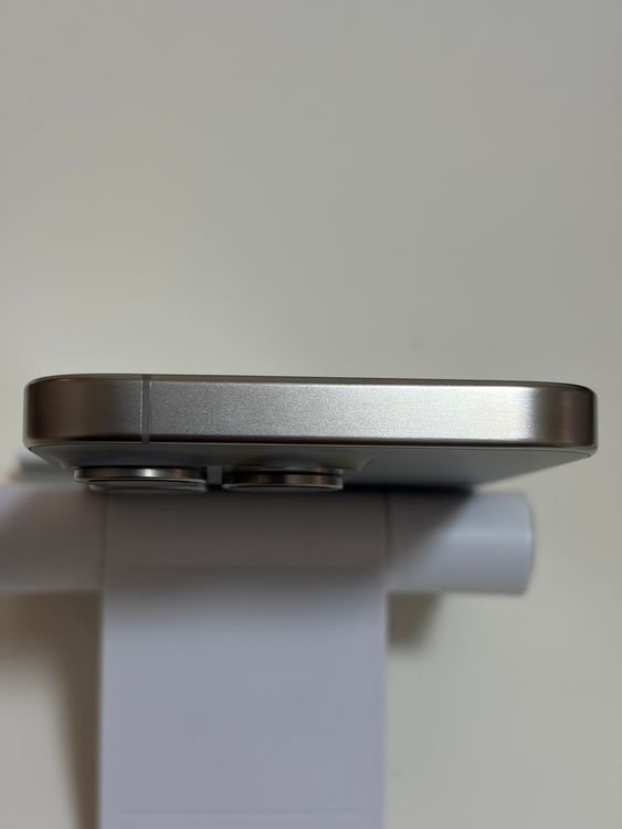 ������Ʊ�� �Хåƥ꡼80% SIM�ե꡼ iPhone15Pro 128GB �ʥ���������˥���