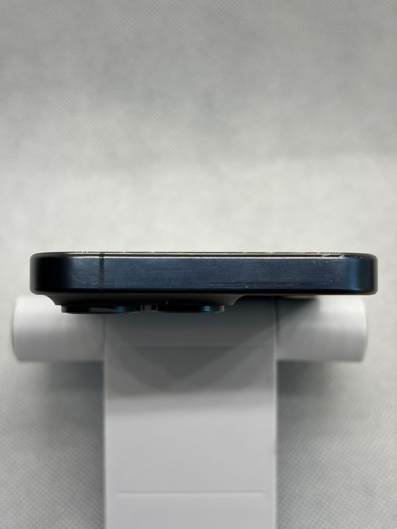 ���Хåƥ꡼87% SIM�ե꡼ iPhone15Pro 128GB �֥롼