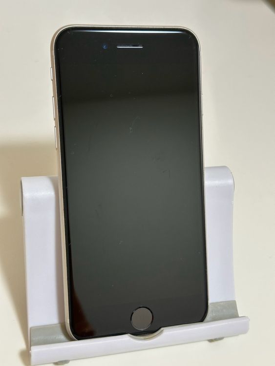 ������ SIM�ե꡼ iPhoneSE ��3���� 64GB �������饤��