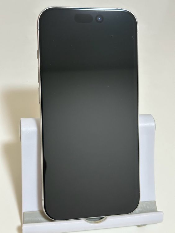 ���Хåƥ꡼82% SIM�ե꡼ iPhone15Pro 256GB �ۥ磻�ȥ����˥���