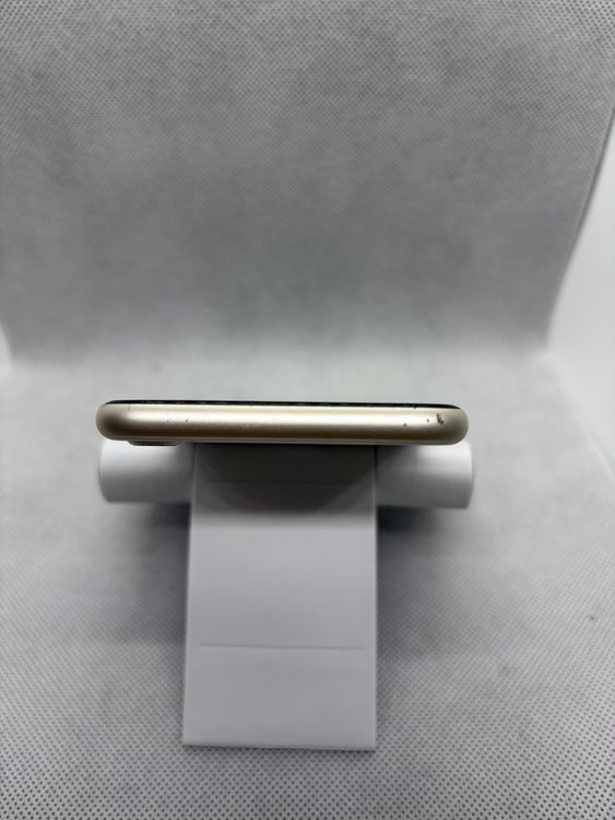 ���ϥԥͥ� SIM�ե꡼ iPhoneSE ��3���� 128GB �������饤�� �Хåƥ꡼83%