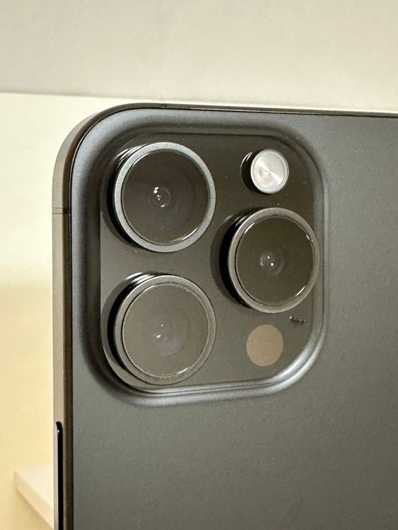 ������ SIM�ե꡼ iPhone15Pro 512GB �֥�å������˥���
