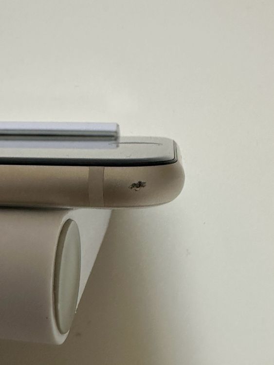 ���Хåƥ꡼83% SIM�ե꡼ iPhoneSE ��3���� 64GB �������饤��