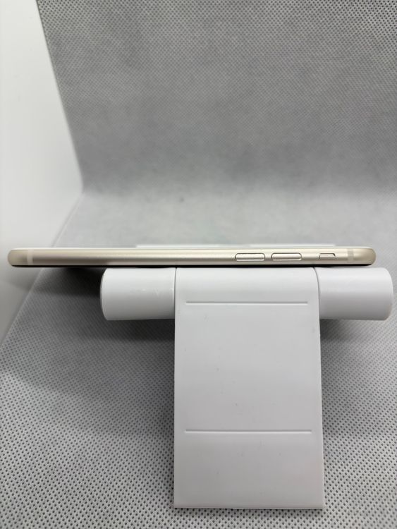 ��̤������ SIM�ե꡼ iPhoneSE ��3���� 128GB �������饤��