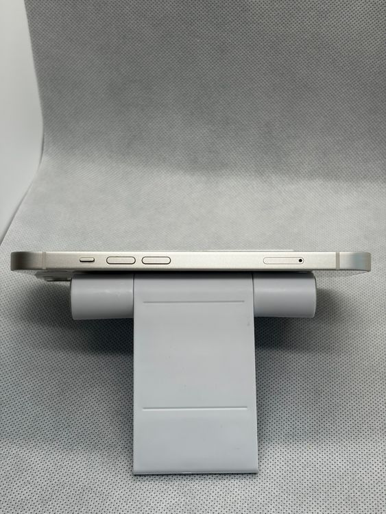 ���Хåƥ꡼83% SIM�ե꡼ iPhone13 128GB �������饤��