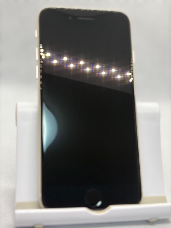 ���Хåƥ꡼86% Ķ���� SIM�ե꡼ iPhoneSE ��3���� 64GB �������饤��
