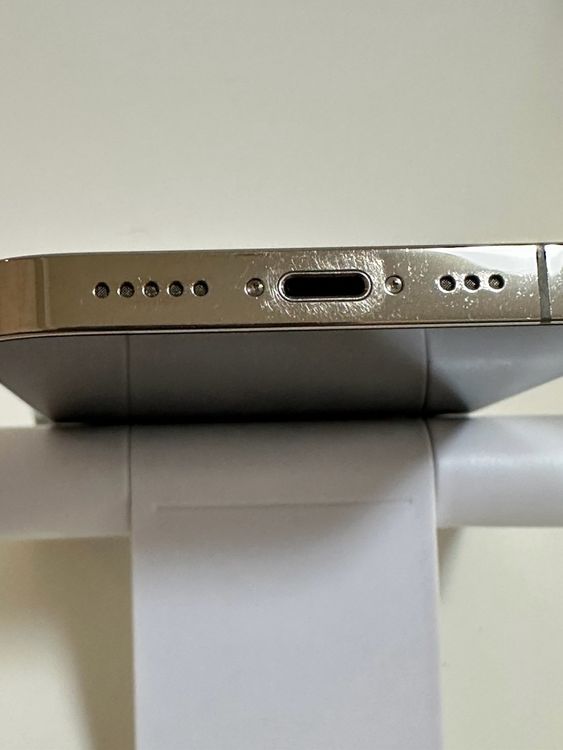 ���Хåƥ꡼81% SIM�ե꡼ iPhone14Pro 256GB �������
