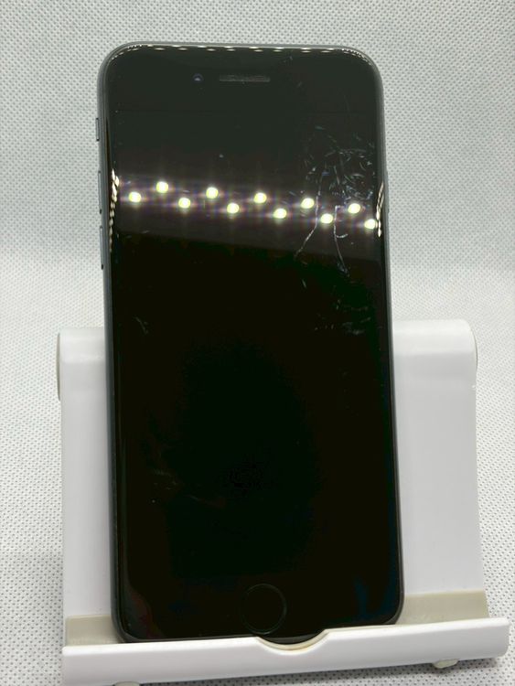 ��SIM�ե꡼ iPhoneSE ��3���� 64GB �ߥåɥʥ��� �Хåƥ꡼82%