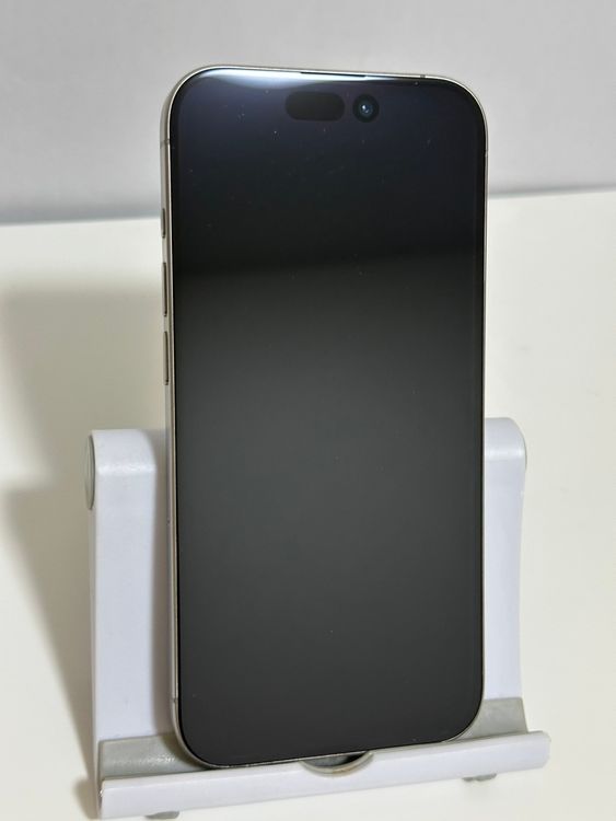 ���Хåƥ꡼82% SIM�ե꡼ iPhone15Pro 256GB �ʥ���������˥���