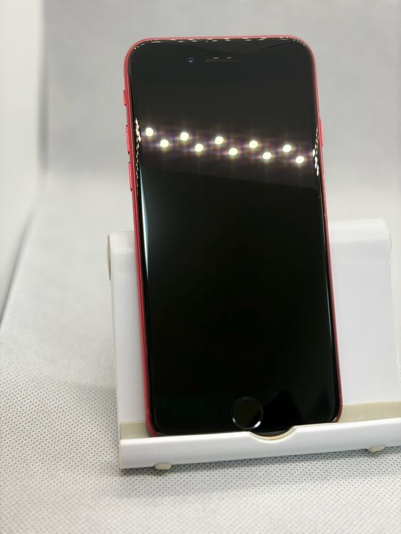 ���Хåƥ꡼99% ����Ʊ�� SIM�ե꡼ iPhoneSE ��3���� 64GB ��å�