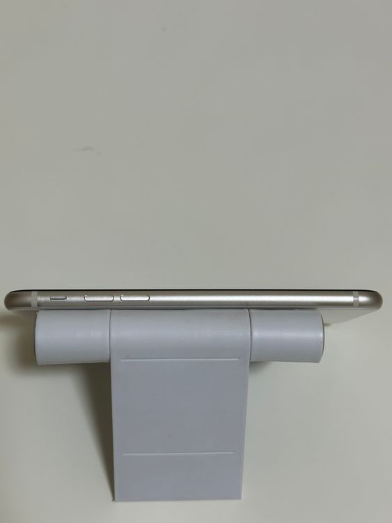 ��SIM�ե꡼ iPhoneSE ��3���� 128GB �������饤��