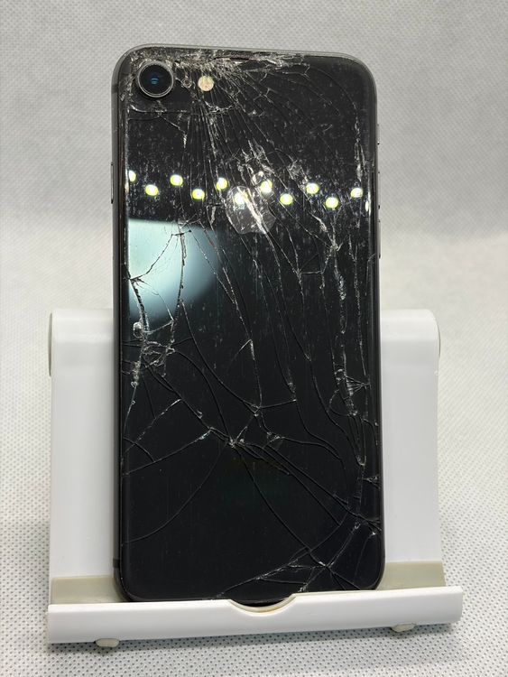 ���Хåƥ꡼85% SIM�ե꡼ iPhone8 64GB ���졼