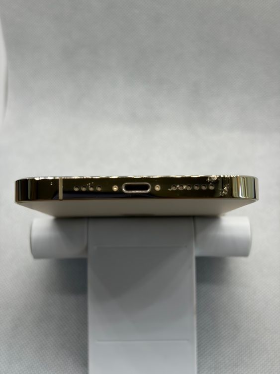 ���Хåƥ꡼81% SIM�ե꡼ iPhone12ProMax 128GB �������