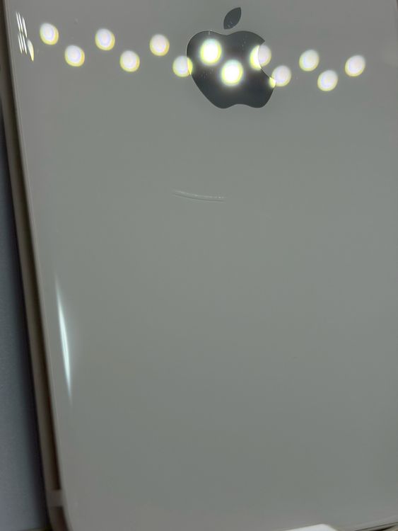 ��SIM�ե꡼ iPhoneSE ��3���� 64GB �������饤�� �Хåƥ꡼81%