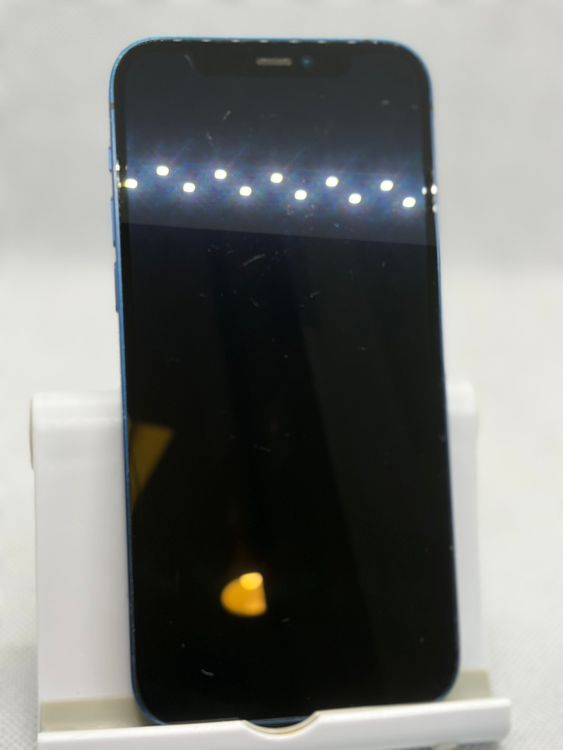 ���Хåƥ꡼83% SIM�ե꡼ iPhone12 64GB �֥롼
