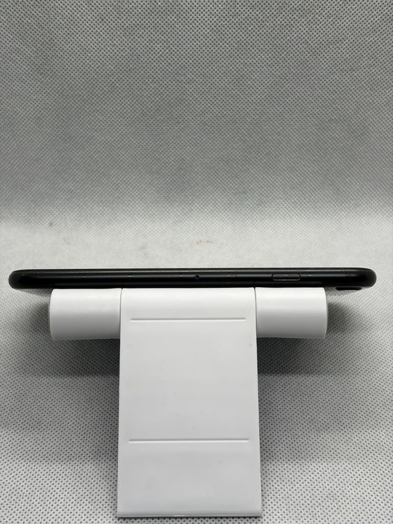 ���Хåƥ꡼84% SIM�ե꡼ iPhoneSE ��2���� 64GB �֥�å�