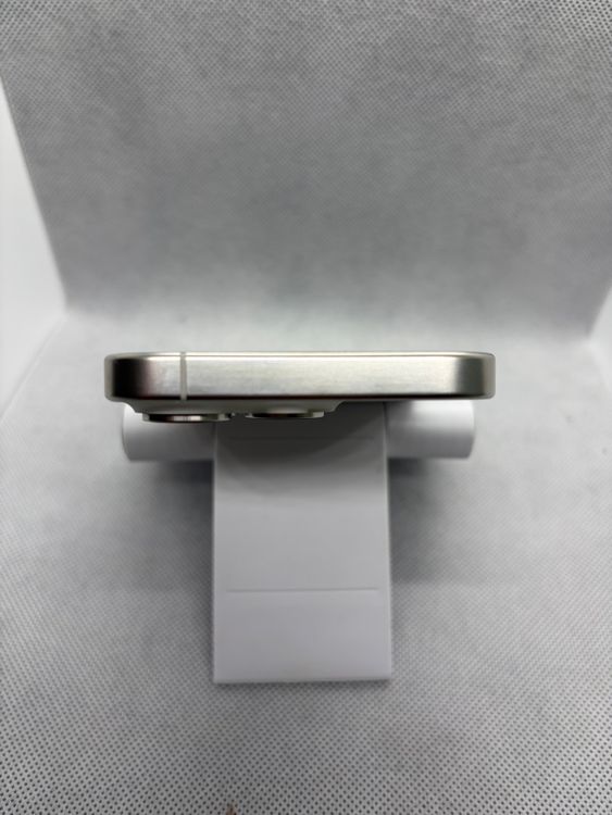 ��SIM�ե꡼ iPhone15Pro 256GB �ۥ磻�ȥ����˥��� �Хåƥ꡼82%