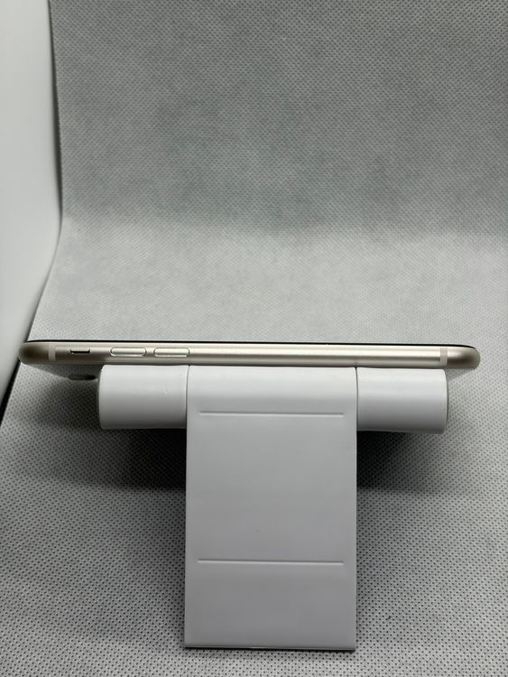���Хåƥ꡼100% SIM�ե꡼ iPhoneSE ��3���� 64GB �������饤��