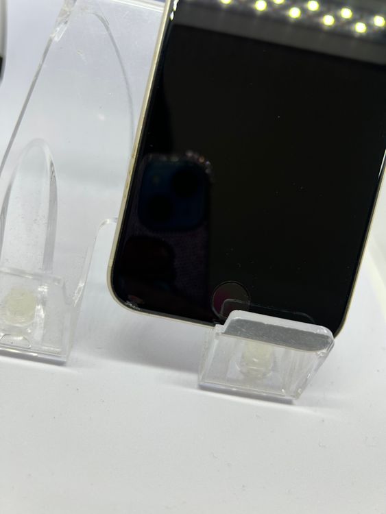 ��SIM�ե꡼ iPhoneSE��3����  64GB �������饤�� �Хåƥ꡼84%